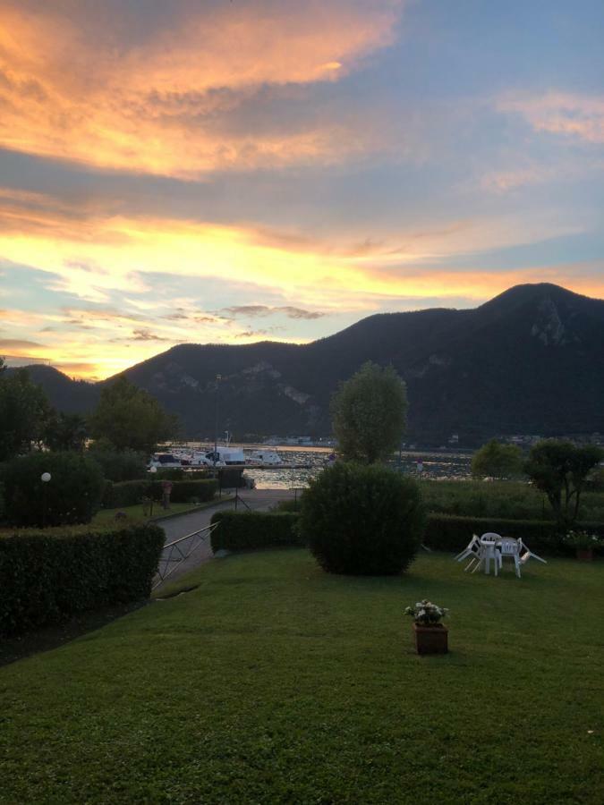 Casa Al Lago Clusane Bagian luar foto